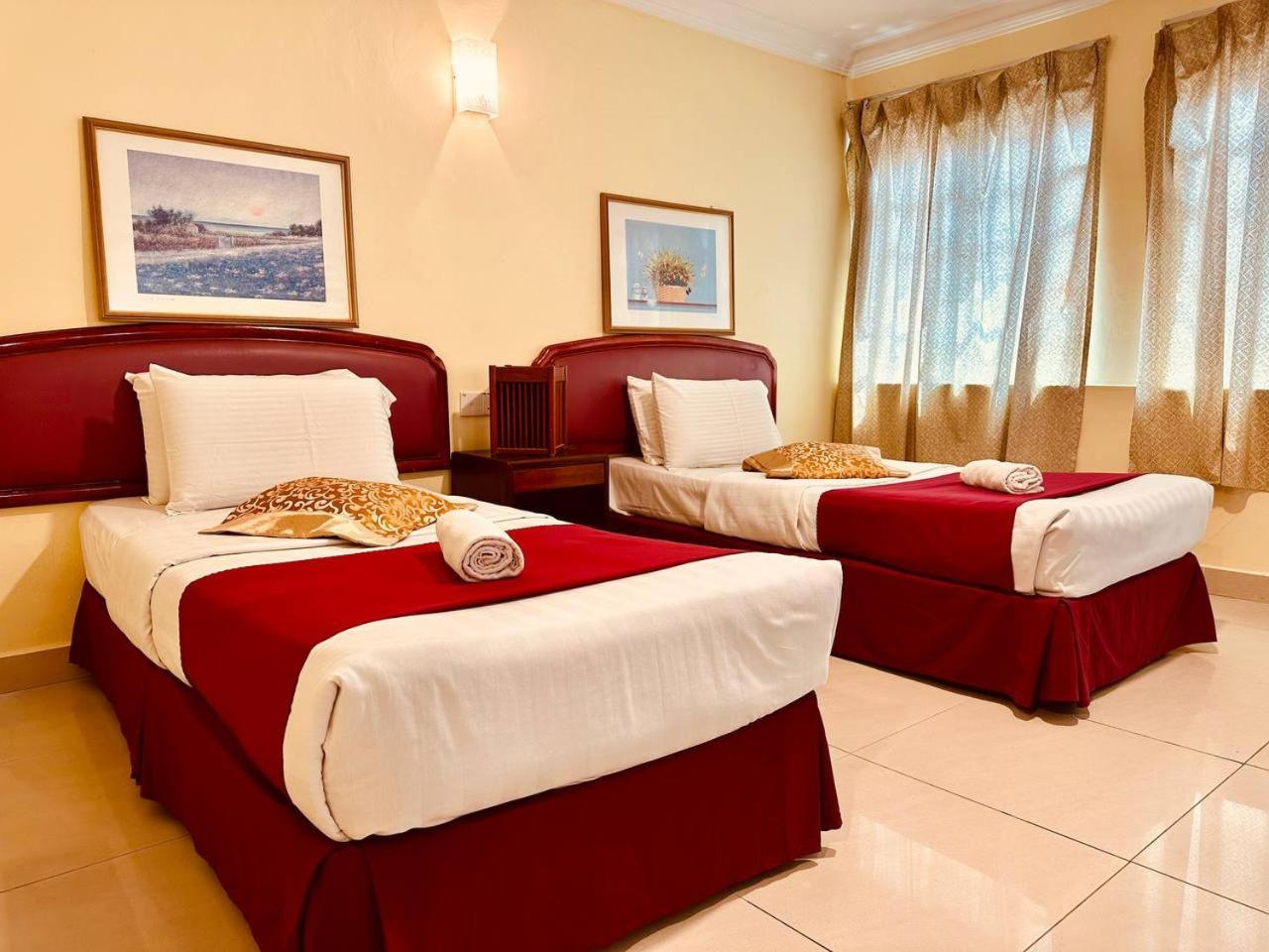 Carlton Hotel Seremban - Next To Terminal Bus Station Esterno foto