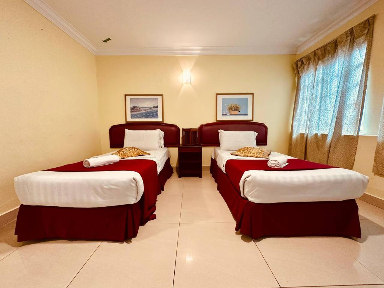 Carlton Hotel Seremban - Next To Terminal Bus Station Esterno foto