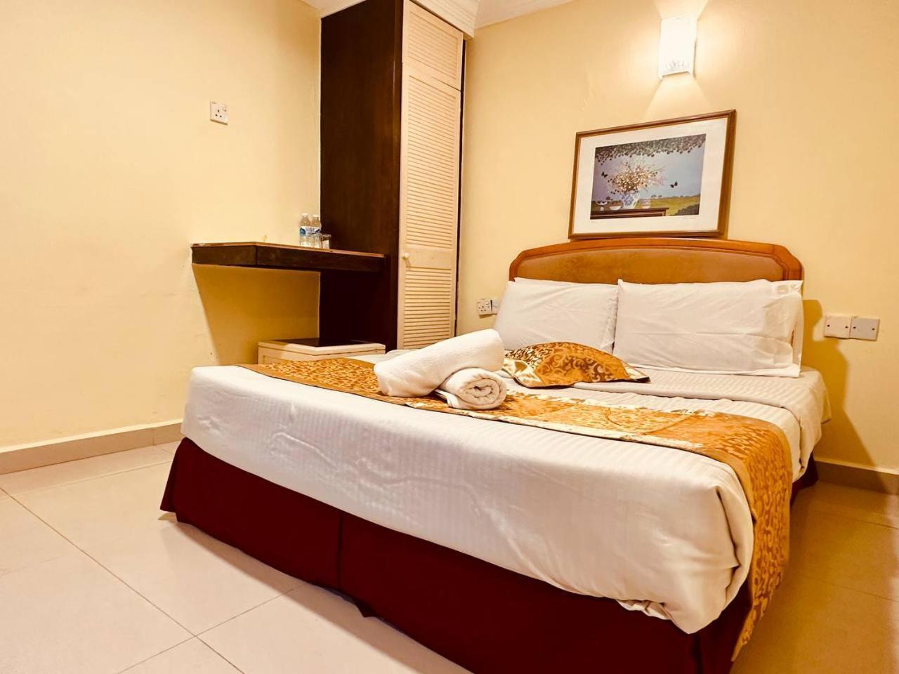 Carlton Hotel Seremban - Next To Terminal Bus Station Esterno foto