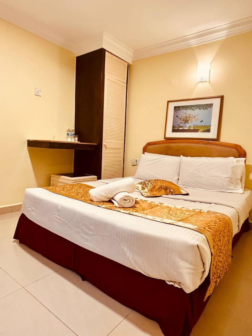 Carlton Hotel Seremban - Next To Terminal Bus Station Esterno foto